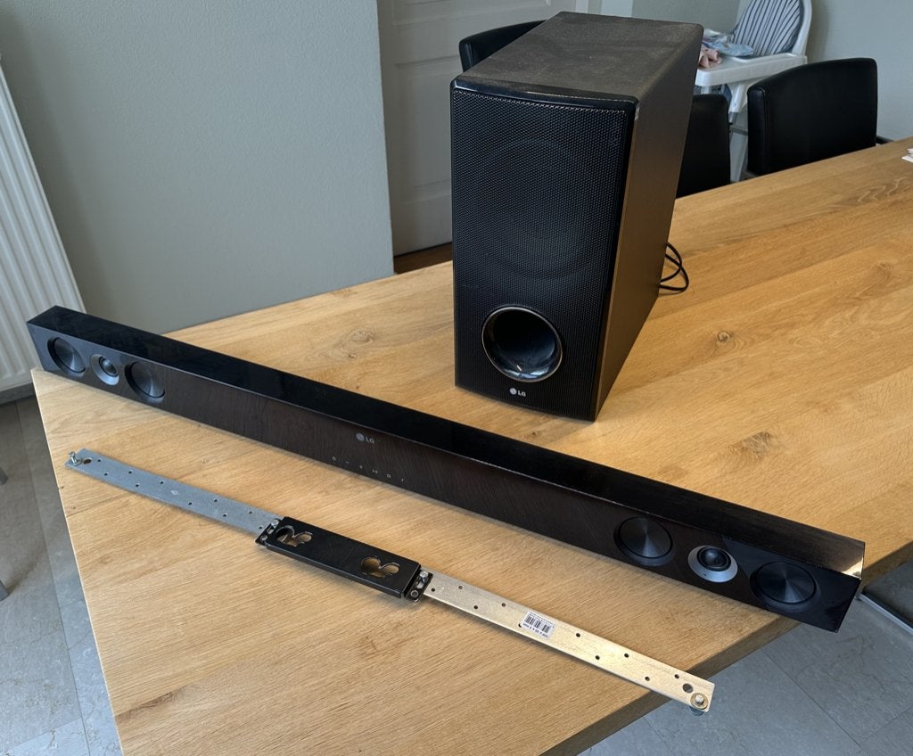 LG Soundbar met draadloze subwoofer, Ophalen, Bluetooth, Zo goed als nieuw