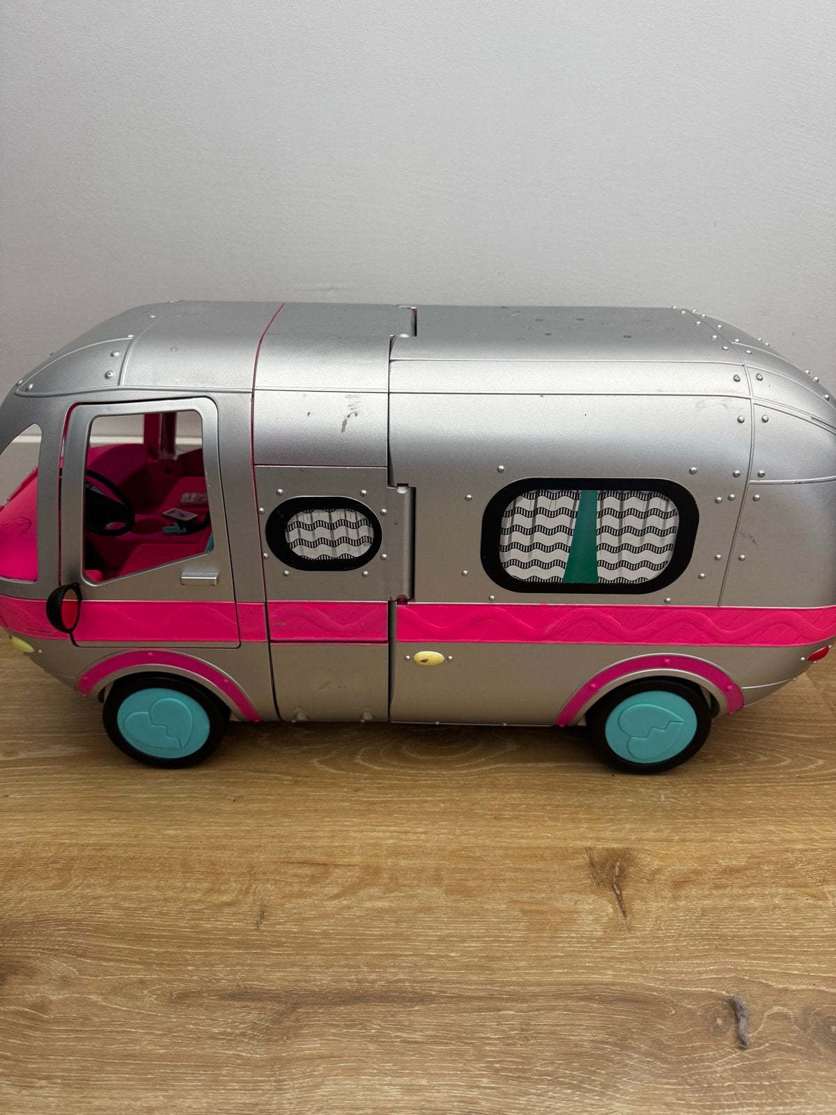 LOL Surprise Camper 2-in-1 Glamper Fashion Camper, Kinderen en Baby's, Speelgoed | Speelgoedvoertuigen, Ophalen, Gebruikt