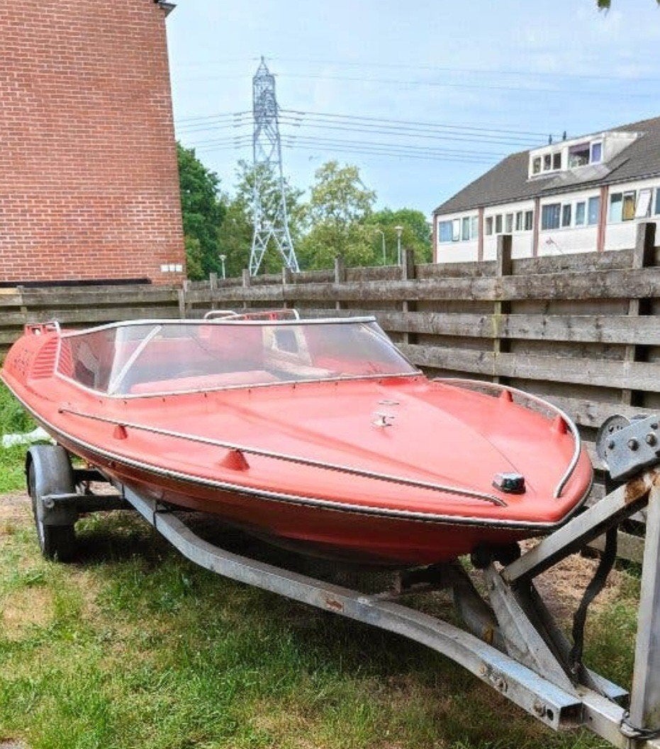 Broom speedboot gezocht, Ophalen