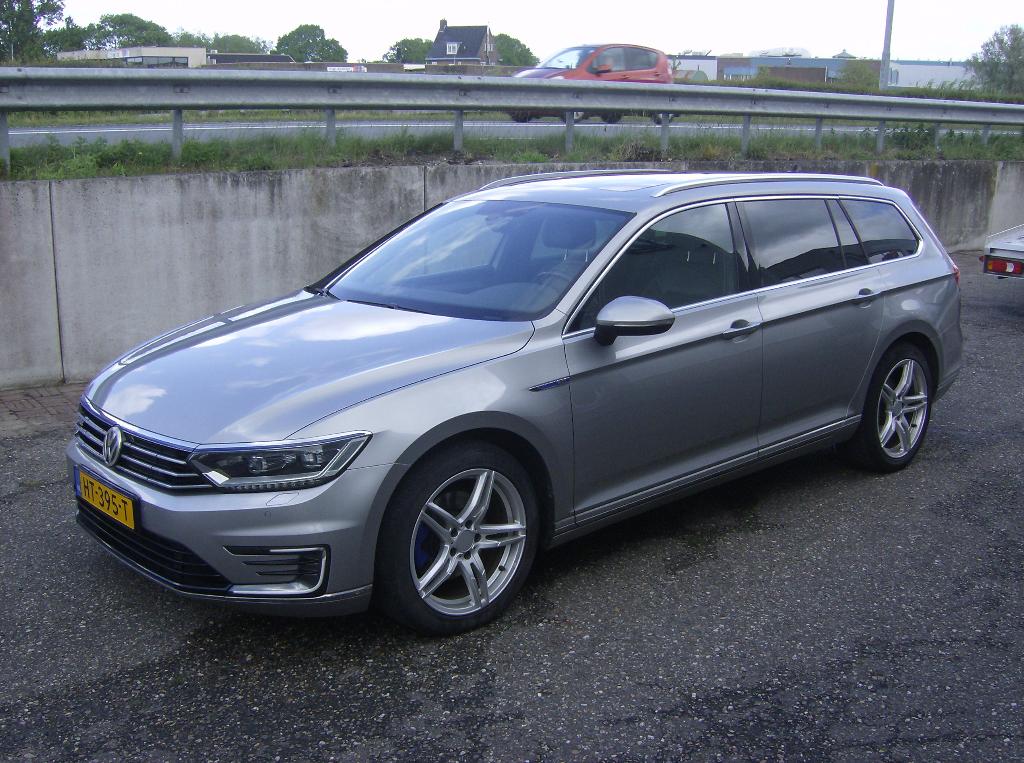 Volkswagen Passat GTE HIGHLINE Pano 2015, Auto diversen, Schadeauto's, Volkswagen, Automaat, Benzine, Stationwagon, Zilver of Grijs