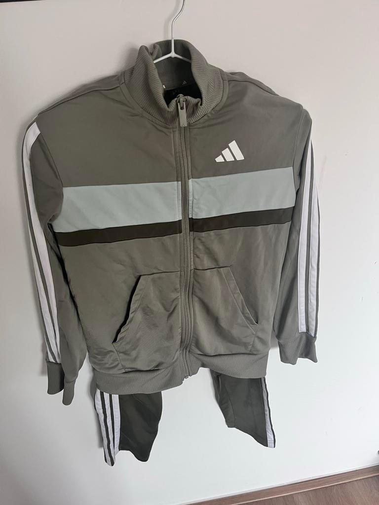 Adidas trainingspak maat 152, Ophalen of Verzenden, Zo goed als nieuw, Jongen of Meisje, Sport- of Zwemkleding
