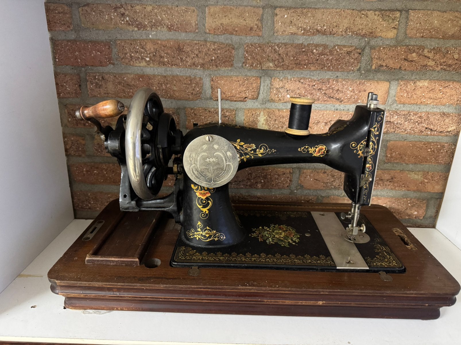 Naaimachine antiek, Ophalen