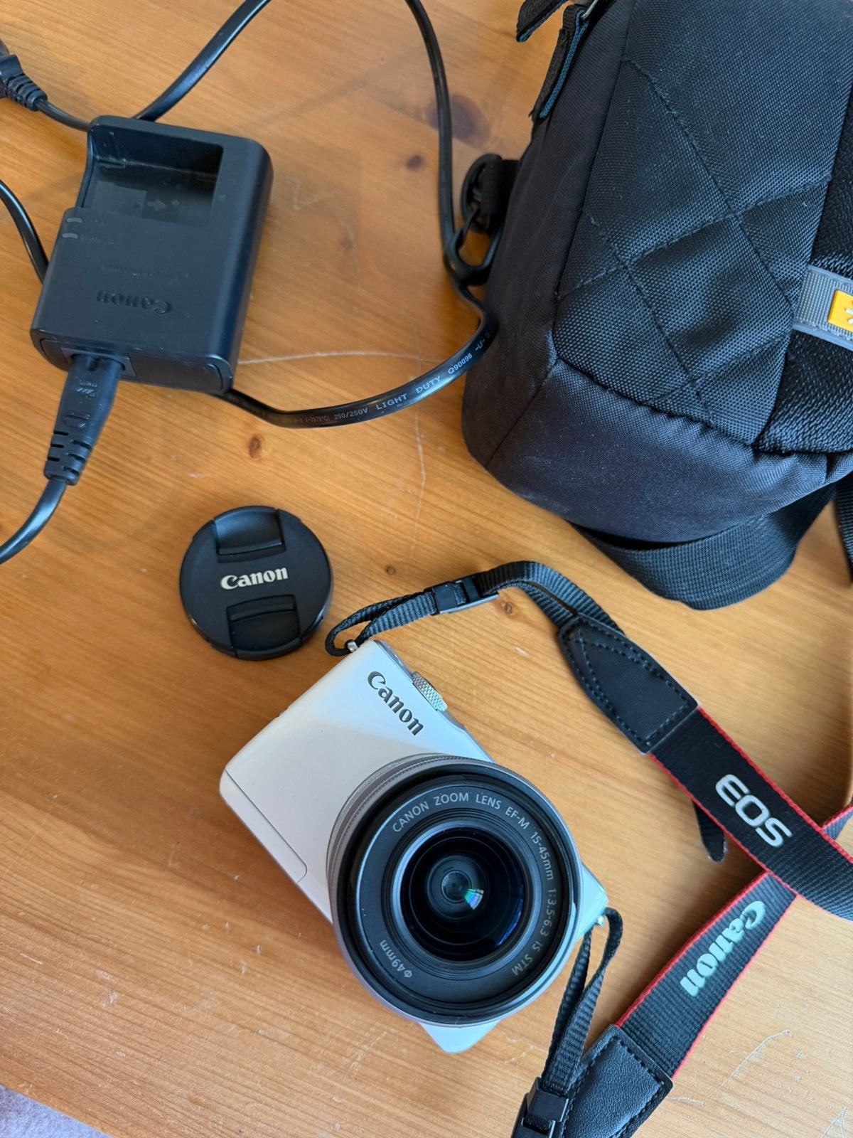 Canon Eos m10 compact camera wit met 15-45mm lens, Ophalen of Verzenden, Zo goed als nieuw, Canon