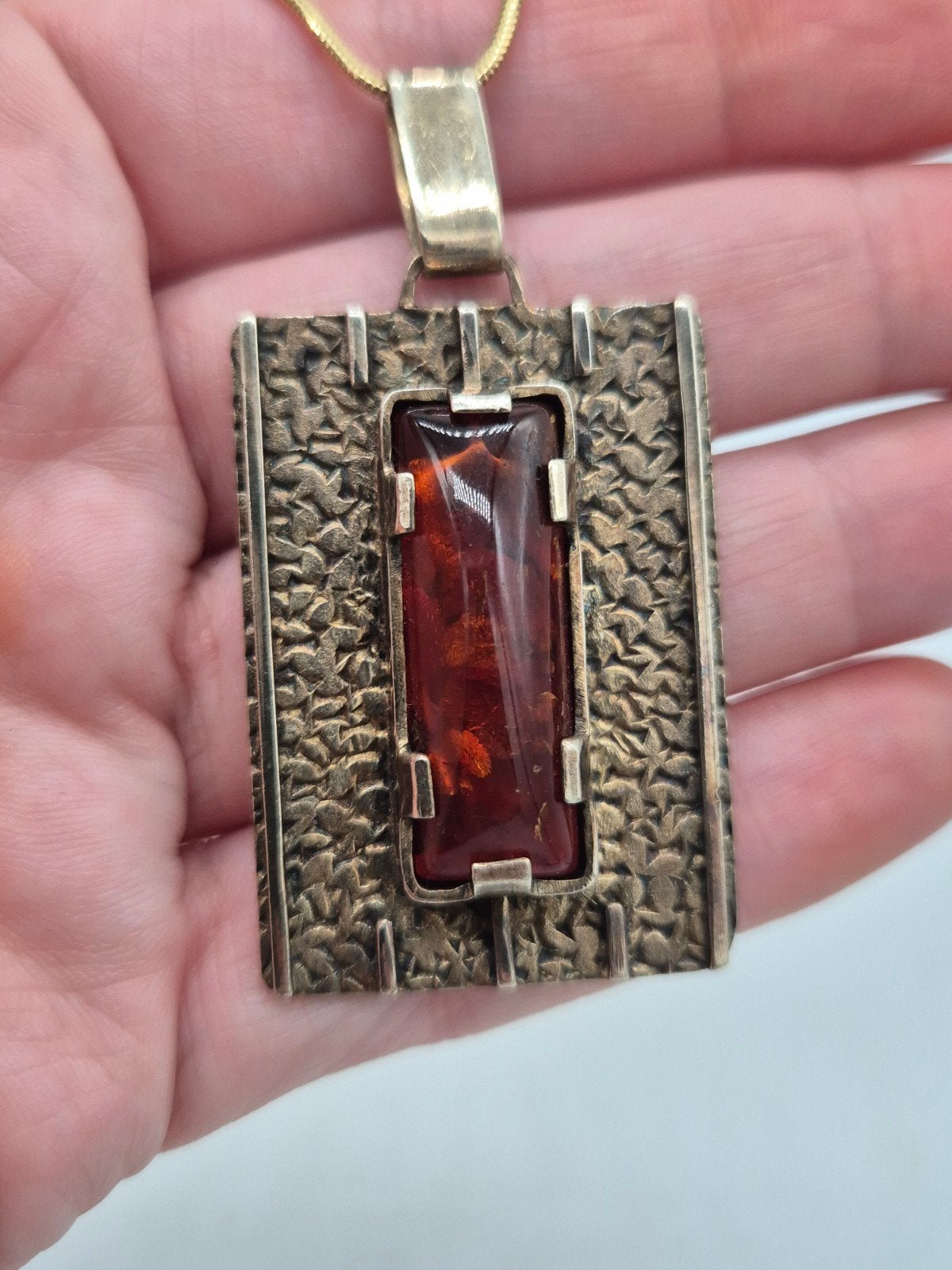 925 Zilveren Ketting met Grote Barnsteen Hanger, Gebruikt, Bruin, Verzenden, Met edelsteen