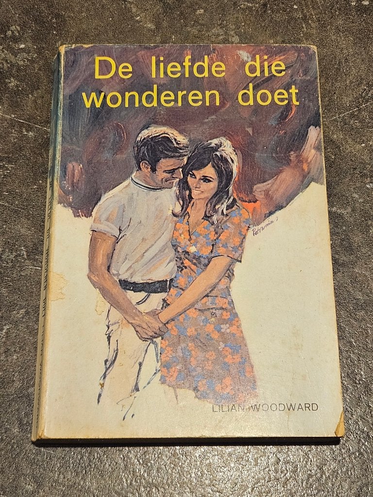 De Liefde die Wonderen Doet pocket roman van Lilian Woodward, Ophalen of Verzenden, Gelezen