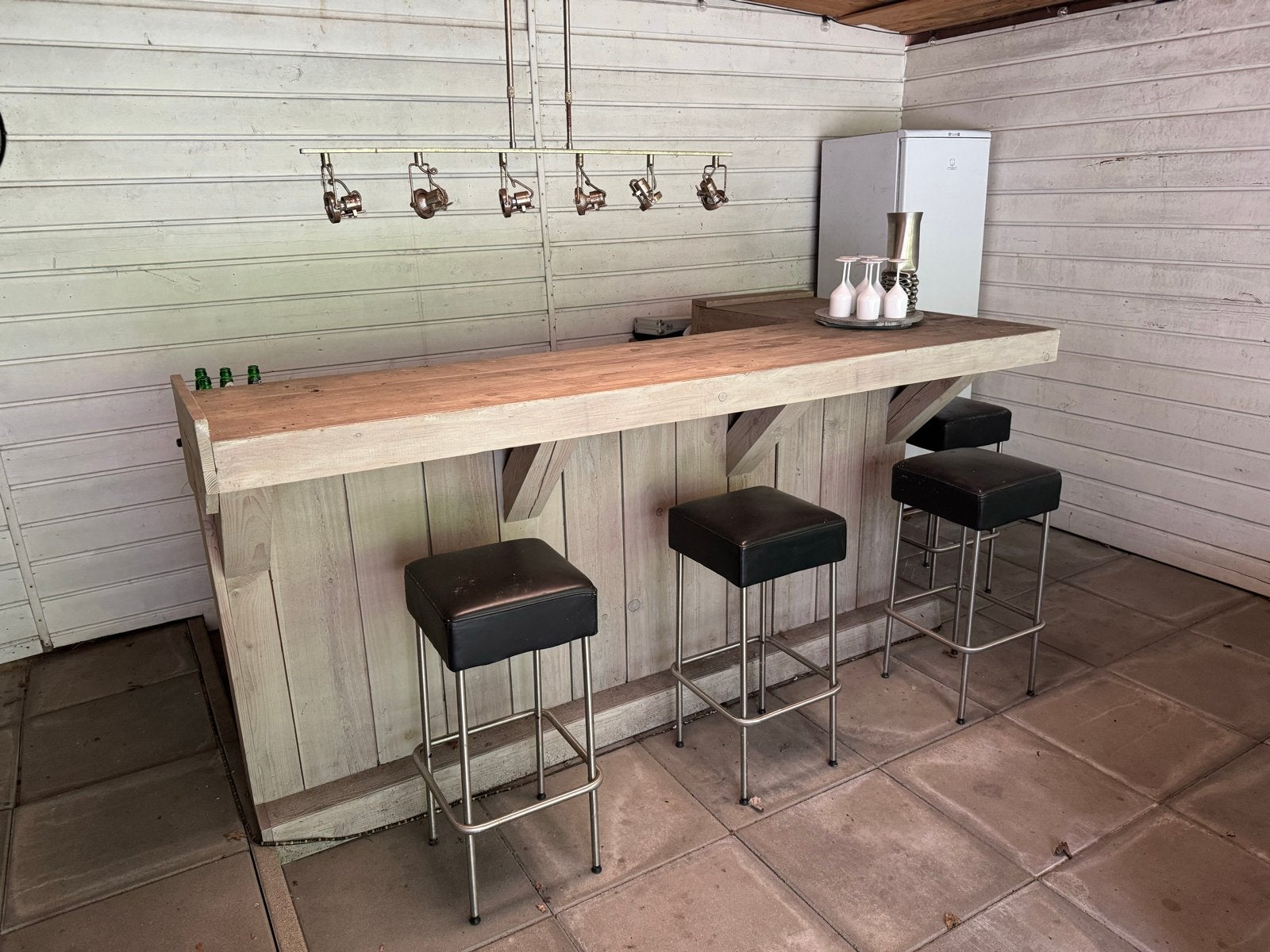 Robuuste Douglas buitenbar met 5 gratis barkrukken, Ophalen, Gebruikt, Inclusief barstoelen