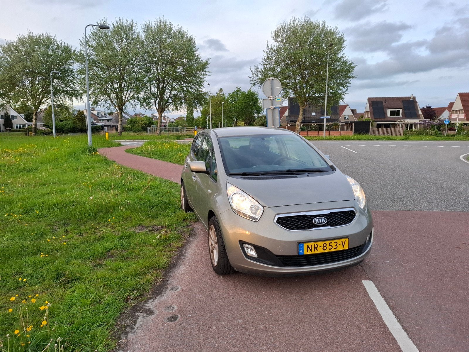 Kia Venga 1.4 Cvvt 2012 Grijs, Auto's, Voorwielaandrijving, 4 cilinders, 1396 cc, 1153 kg