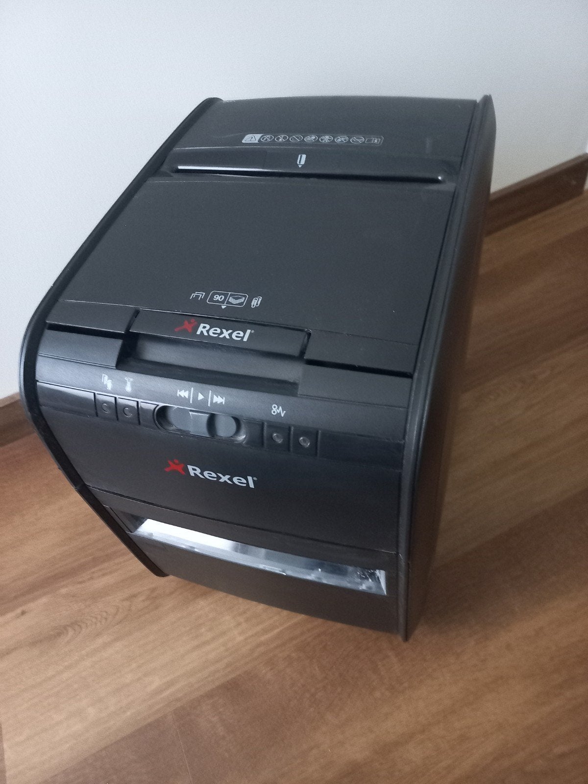 Rexel papiervernietiger met automatische papierdoorvoer, Ophalen, Zo goed als nieuw