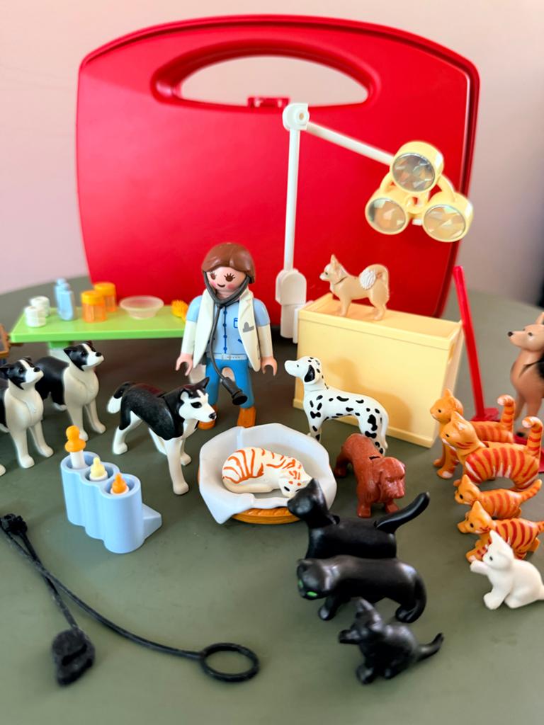 Playmobil Dierenkliniek met veel dieren en accessoires, Ophalen of Verzenden, Gebruikt, Jongen of Meisje