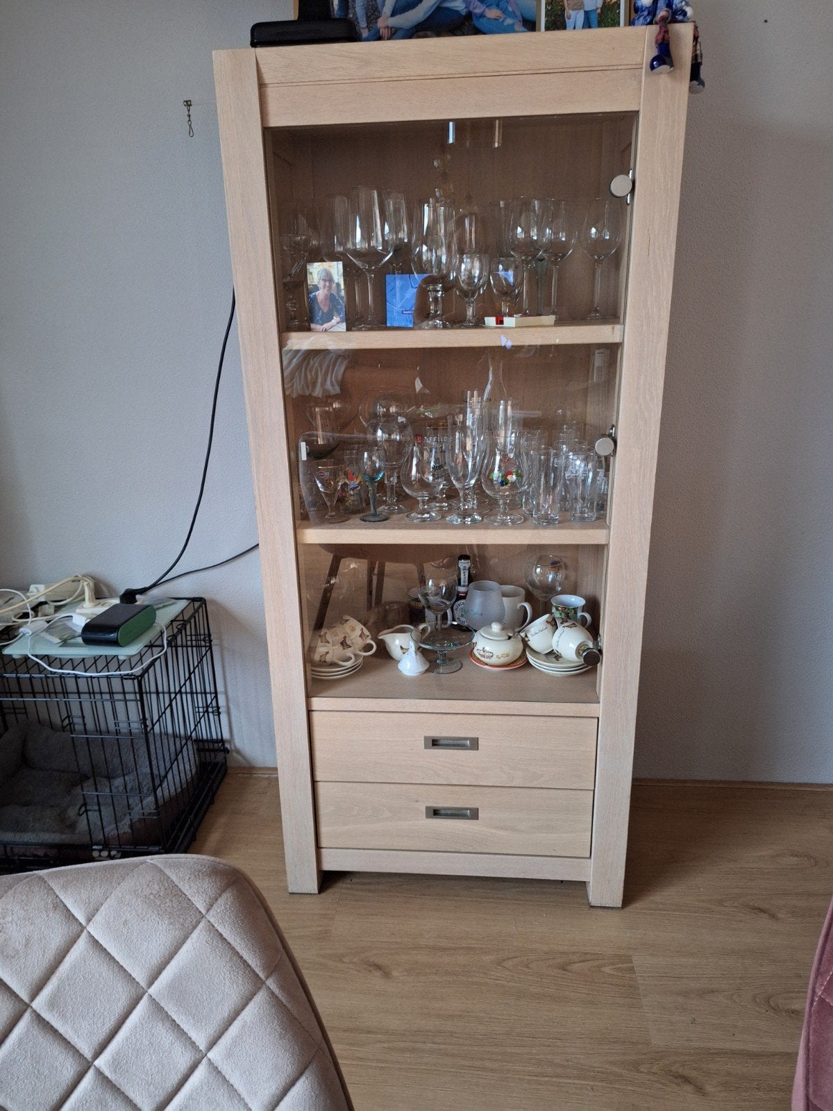 In Dongen: massief eiken vitrine kast  met echt eiken planke, Huis en Inrichting, Kasten | Vitrinekasten, Ophalen, Eikenhout, 50 tot 100 cm