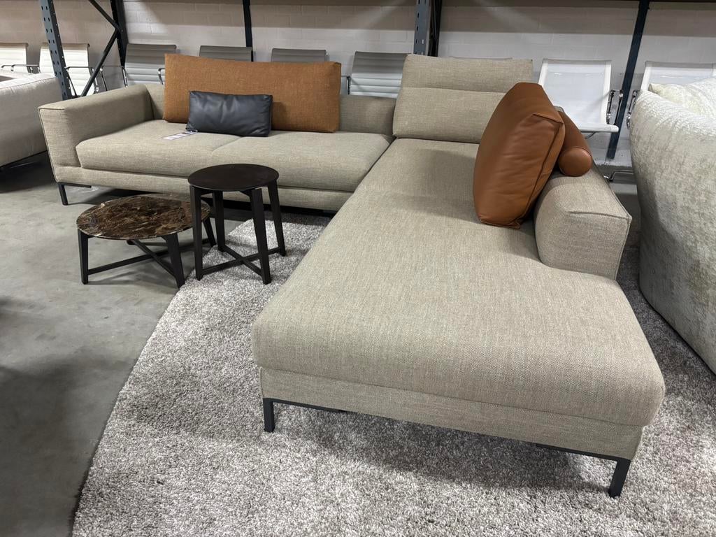 Foto 2 van Design on Stock Aikon lounge hoekbank 300x255cm stof Milton