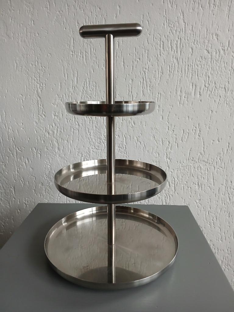 Te koop een stevige en zware etagère 3 laags met handgreep., Ophalen, Zo goed als nieuw