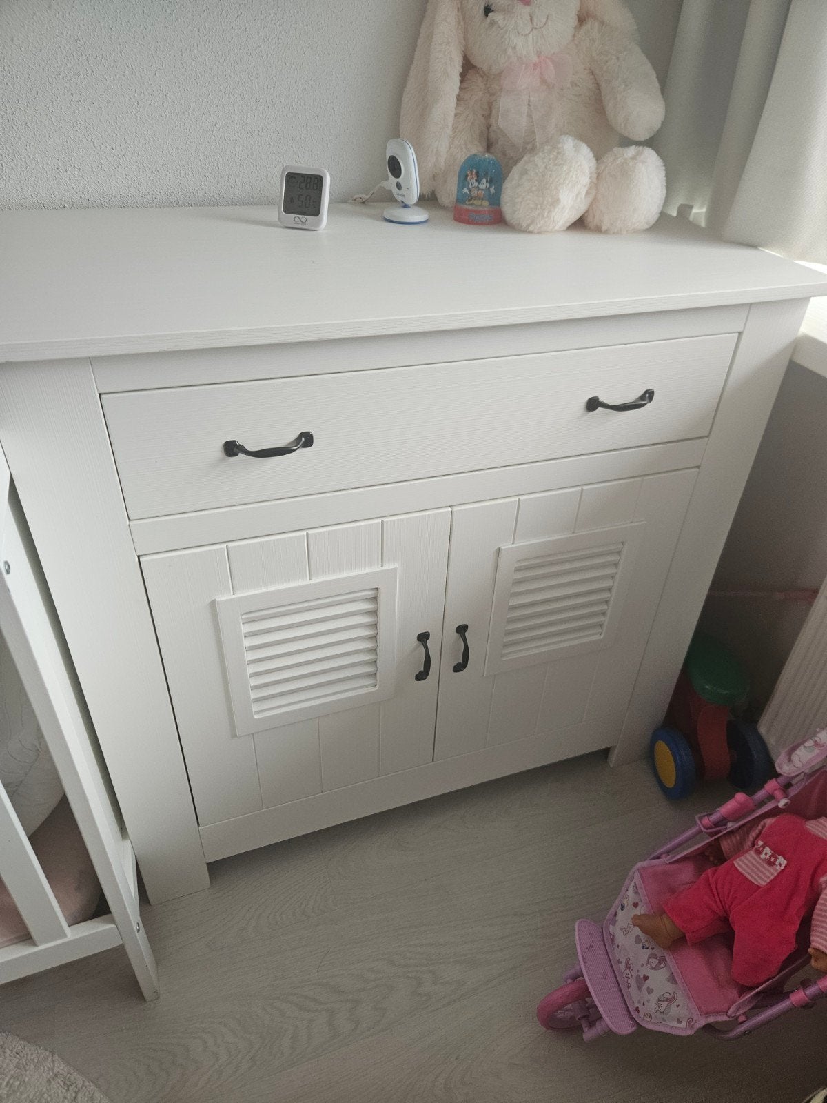 Witte commode met lade en deurtjes, Ophalen, 50 tot 70 cm, 90 tot 105 cm, 100 cm of meer