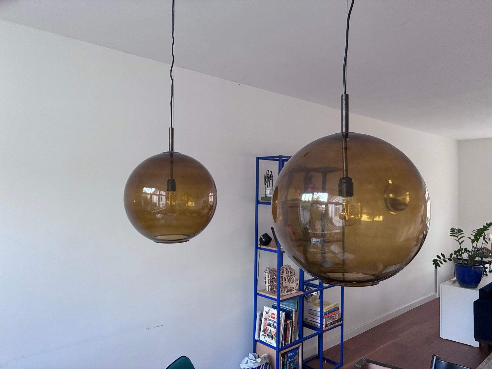 Set van 2 retro glazen bol hanglampen - amberkleurig, Ophalen, Gebruikt, Glas, E27 (groot)