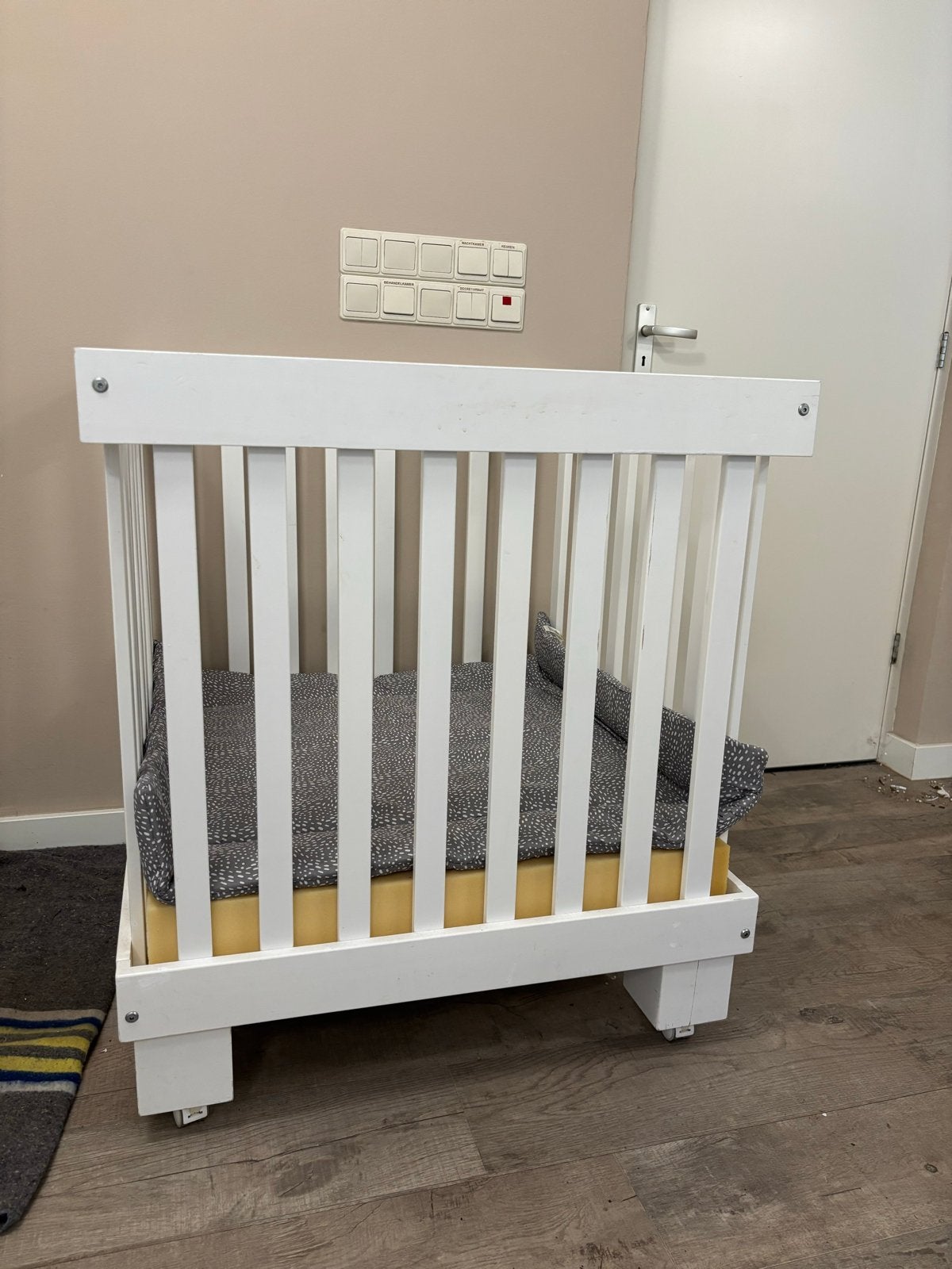 Box met matras en boxkleed - 80x80x90 cm, Kinderen en Baby's, Boxen, Ophalen, Gebruikt, Vierkant, Boxkleed