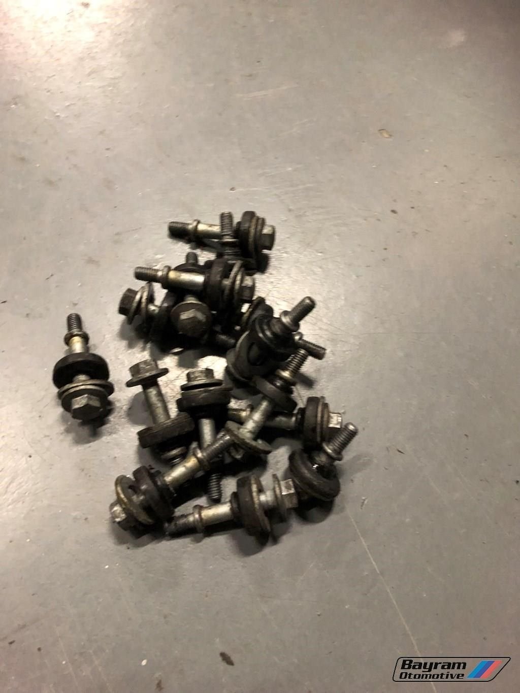 Foto 9 van Bmw E36 318is m44 motor delen lmm kleppendeksel 3-serie m42