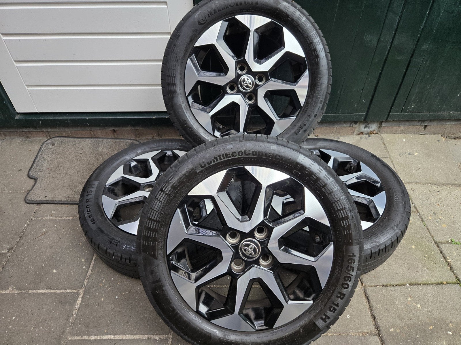 15" orig BiColor Toyota Aygo C1 108 velgen banden Topstaat!, Auto-onderdelen, Banden en Velgen, 15 inch, Verzenden, Banden en Velgen