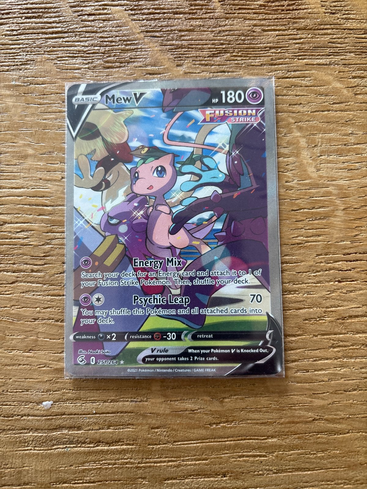 Pokémonkaart Mew V Fusion Strike, Ophalen of Verzenden, Zo goed als nieuw, Losse kaart