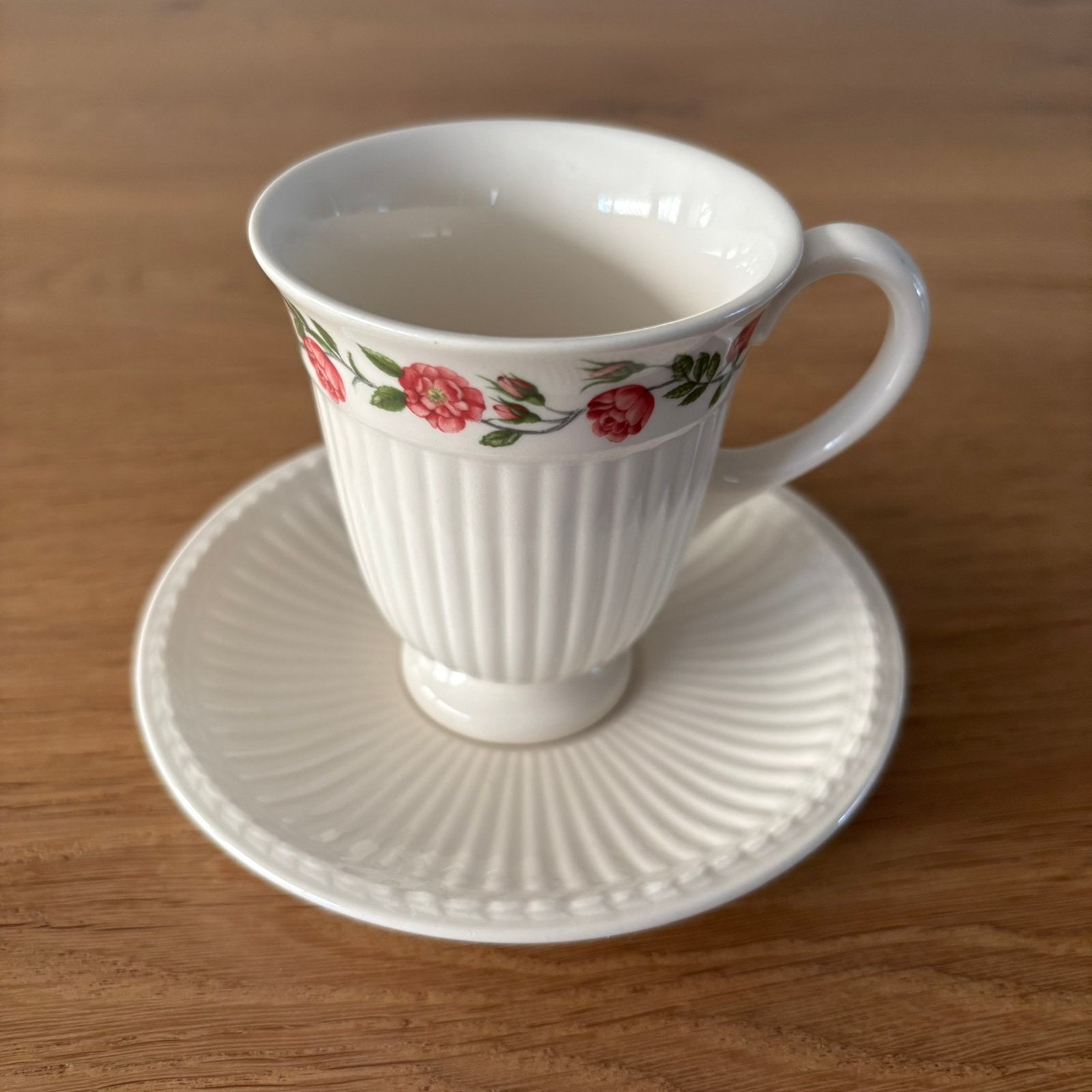 Wedgwood Rosalind kop en schotel, Ophalen of Verzenden, Zo goed als nieuw, Porselein, Kop en/of schotel