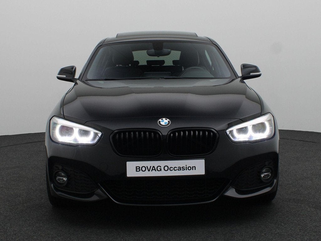 BMW 1 Serie 5-deurs 120i High Executive | Edition M Sport Sh, Auto's, Gebruikt, Euro 6, 4 cilinders, Zwart