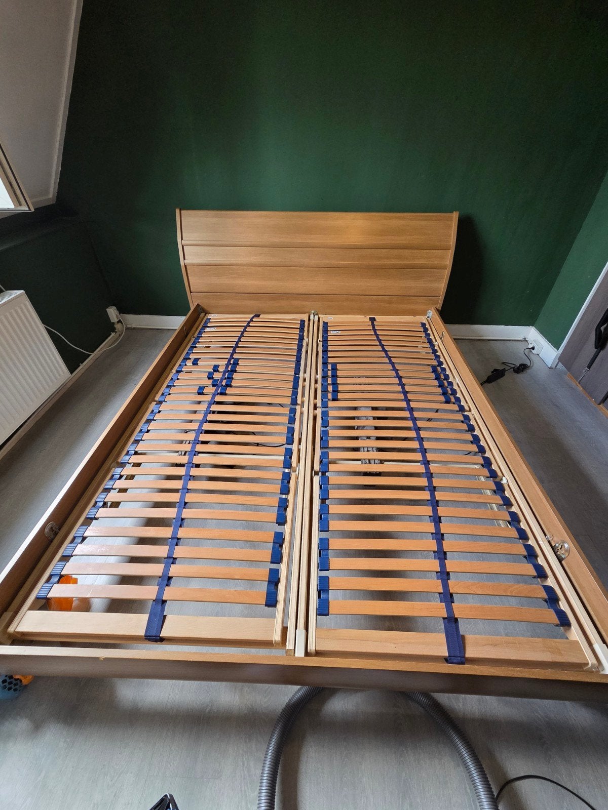 Gratis Elektrisch verstelbaar twee persoons bed, Huis en Inrichting, Slaapkamer | Bedden, Ophalen, Bruin, Tweepersoons, 200 cm