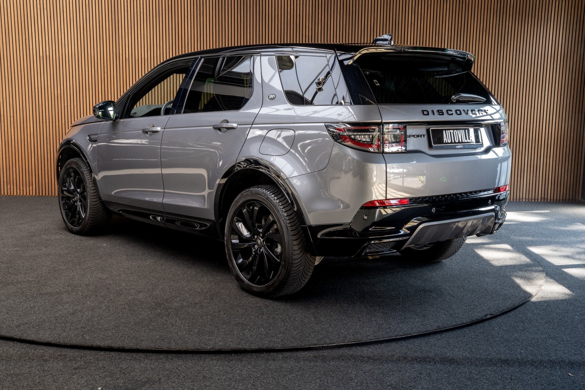 Land Rover Discovery Sport 1.5 P270e Dynamic SE Full Options, Auto's, Automaat, Dealer onderhouden, Zwart, Discovery Sport
