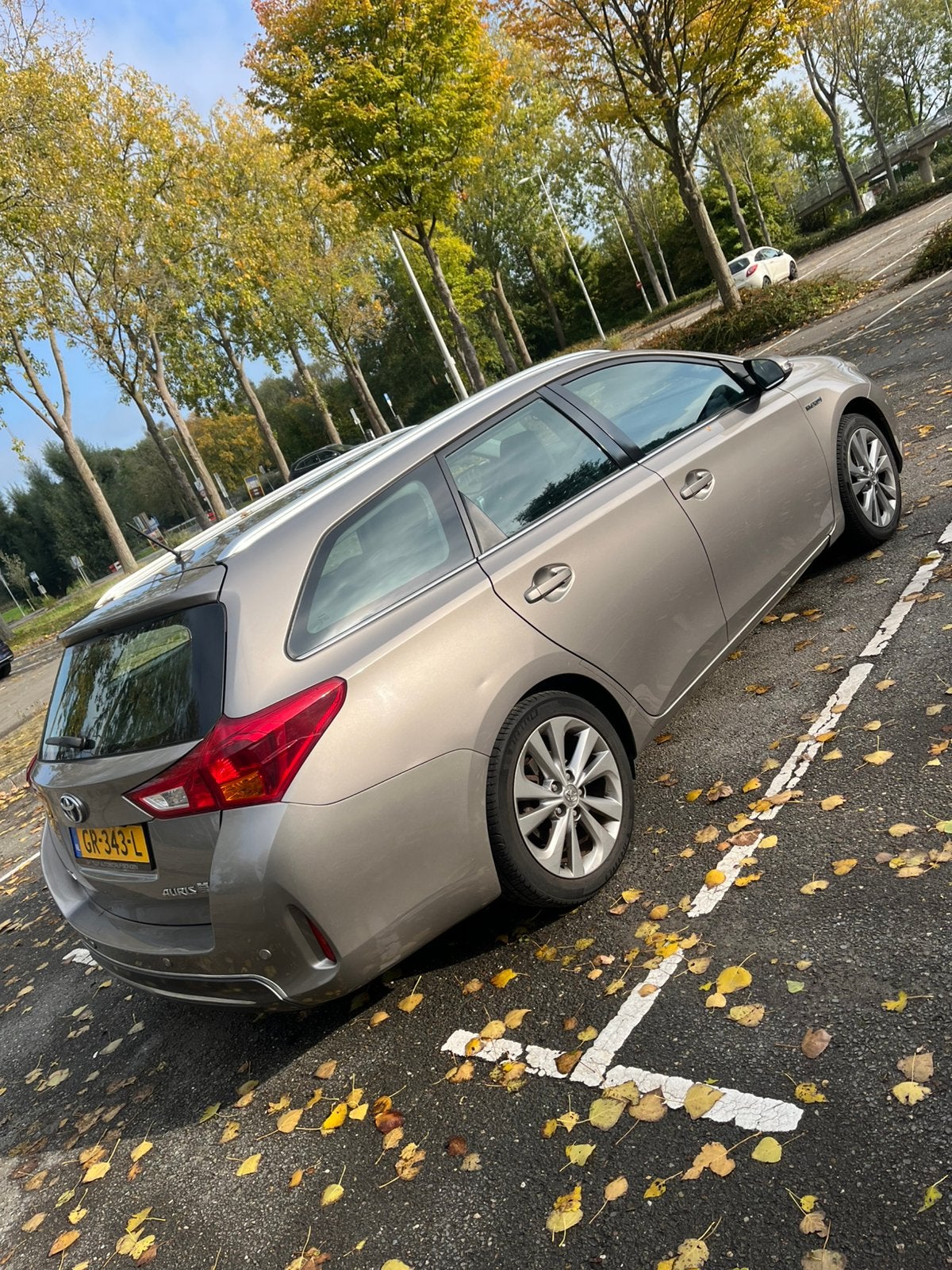 Toyota Auris 1.8 Hybrid Touring Sports CVT 2014 Bruin, Auto's, Dealer onderhouden, Zwart, Bruin, Leder en Stof