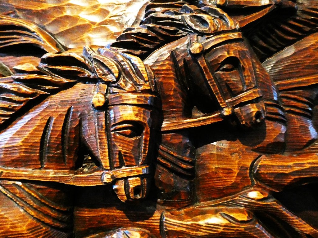 Groot houten paneel  Romeinse wagenmenner met strijdwagen, Antiek en Kunst, Ophalen, Houtsnijwerk, Handgemaakt, 1 meter - 2 meter