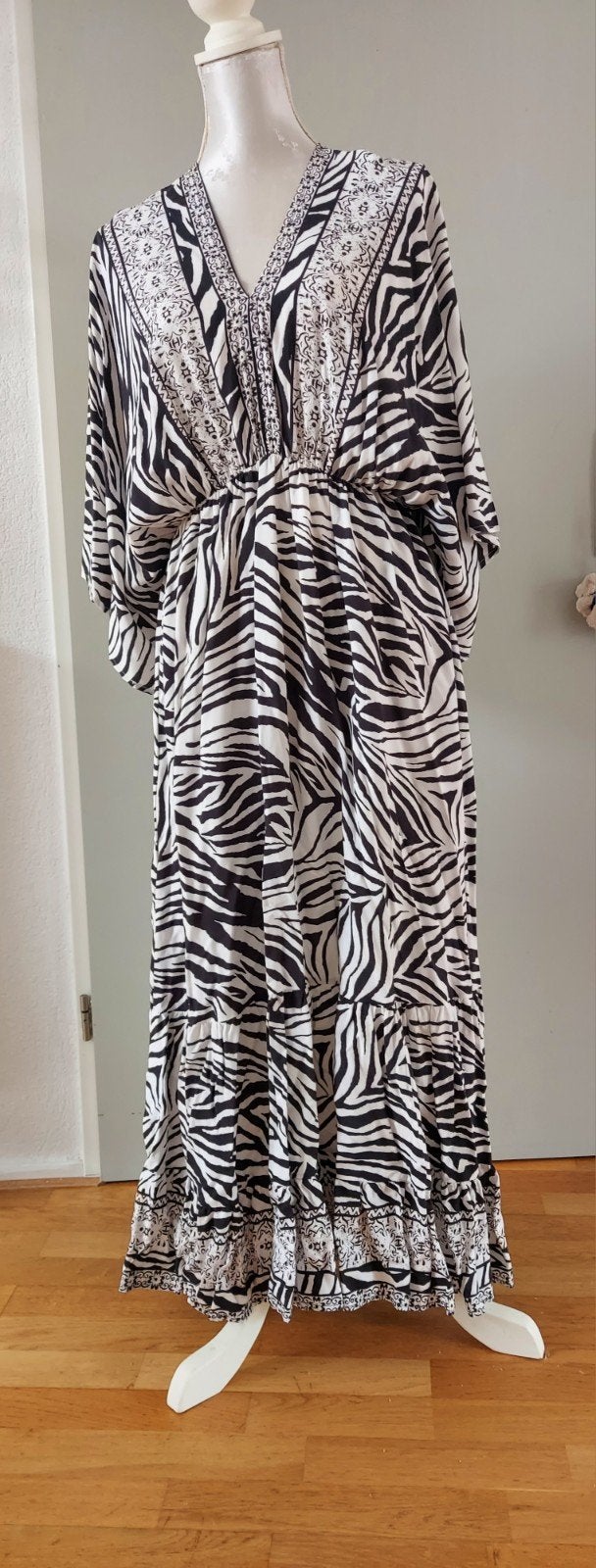 NIEUW  ZWART /WIT IBIZA JURK MT 44, Kleding | Dames, Wit, Maat 42/44 (L), Nieuw, Ophalen of Verzenden