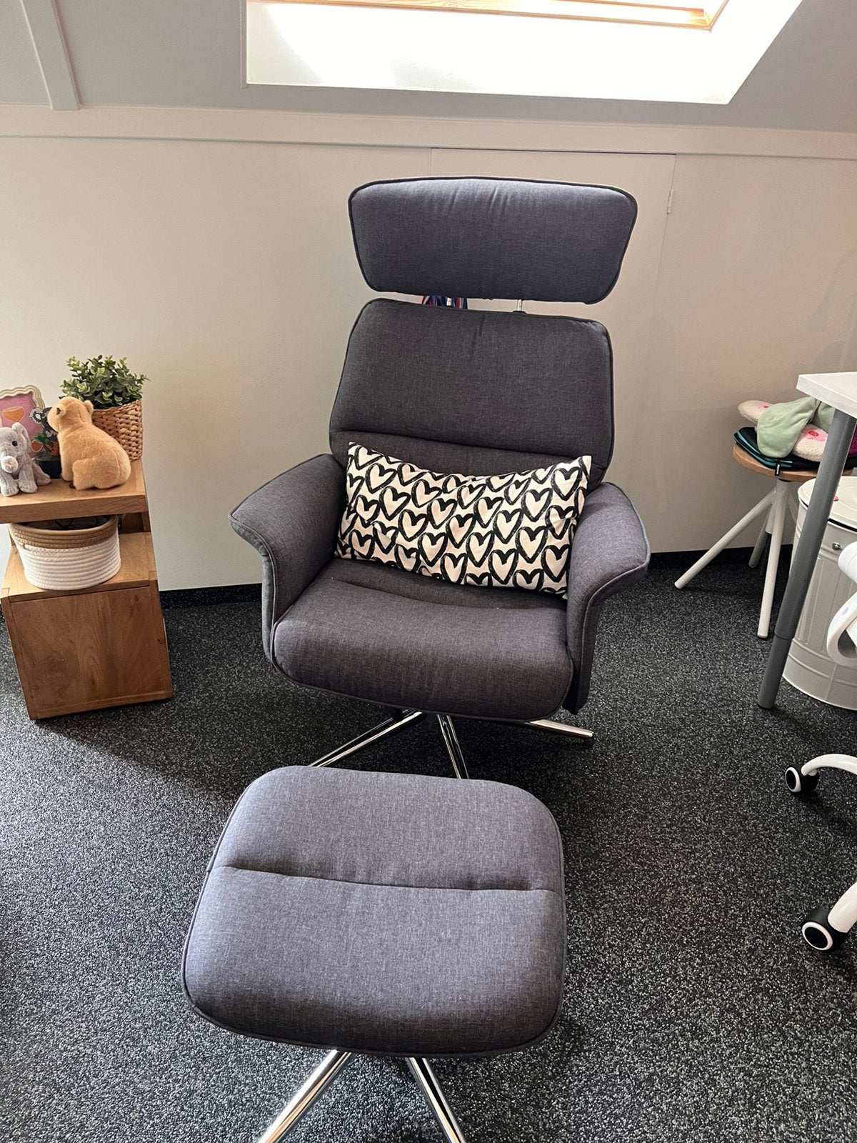 Makkeliije relax, luie stoel met voetenbankje, Huis en Inrichting, Ophalen, Gebruikt, 75 tot 100 cm, Stof