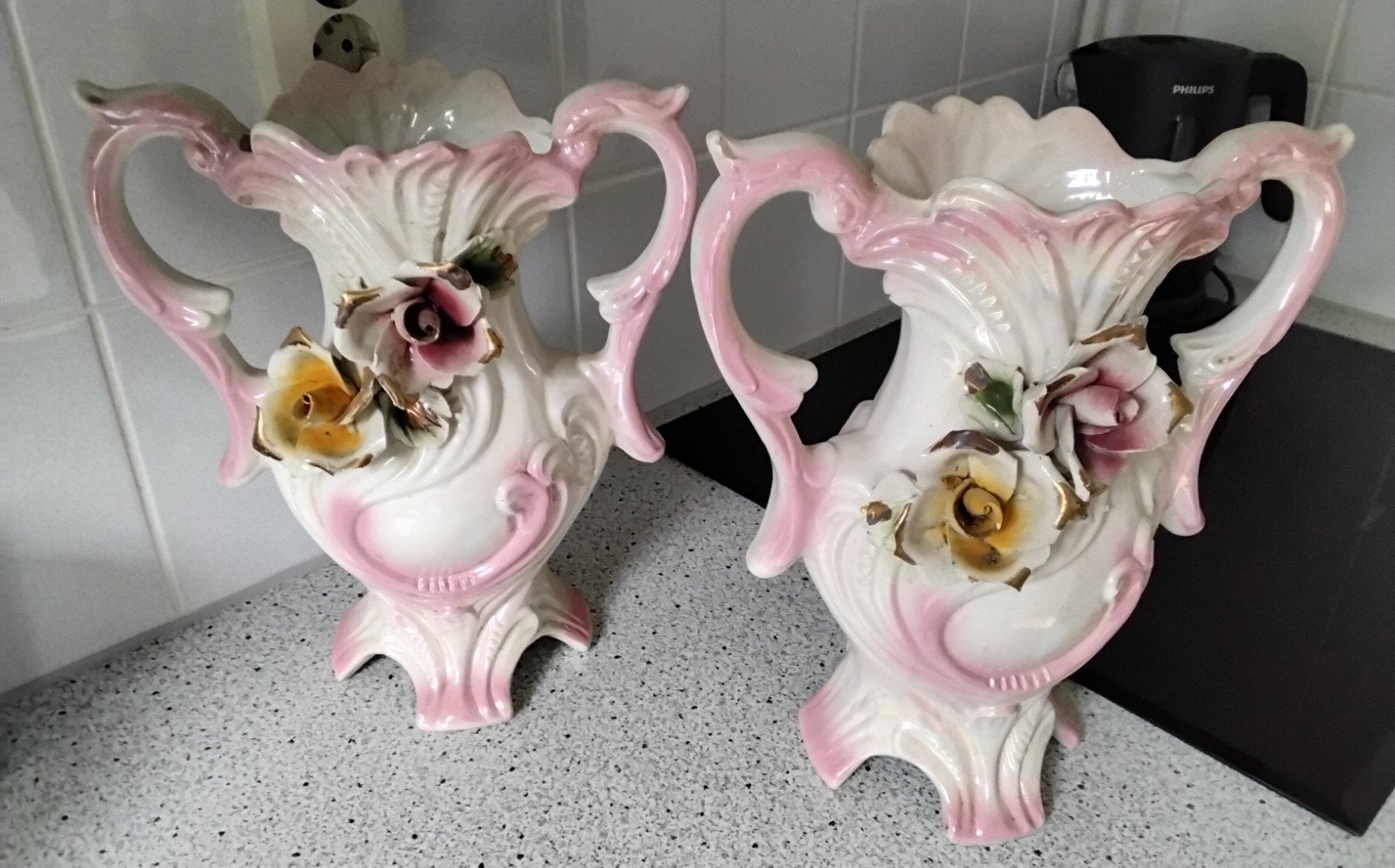 Set van 2 Vazen met Bloemmotief, Wit/Roze Craquelé Bodem, Antiek en Kunst, Ophalen