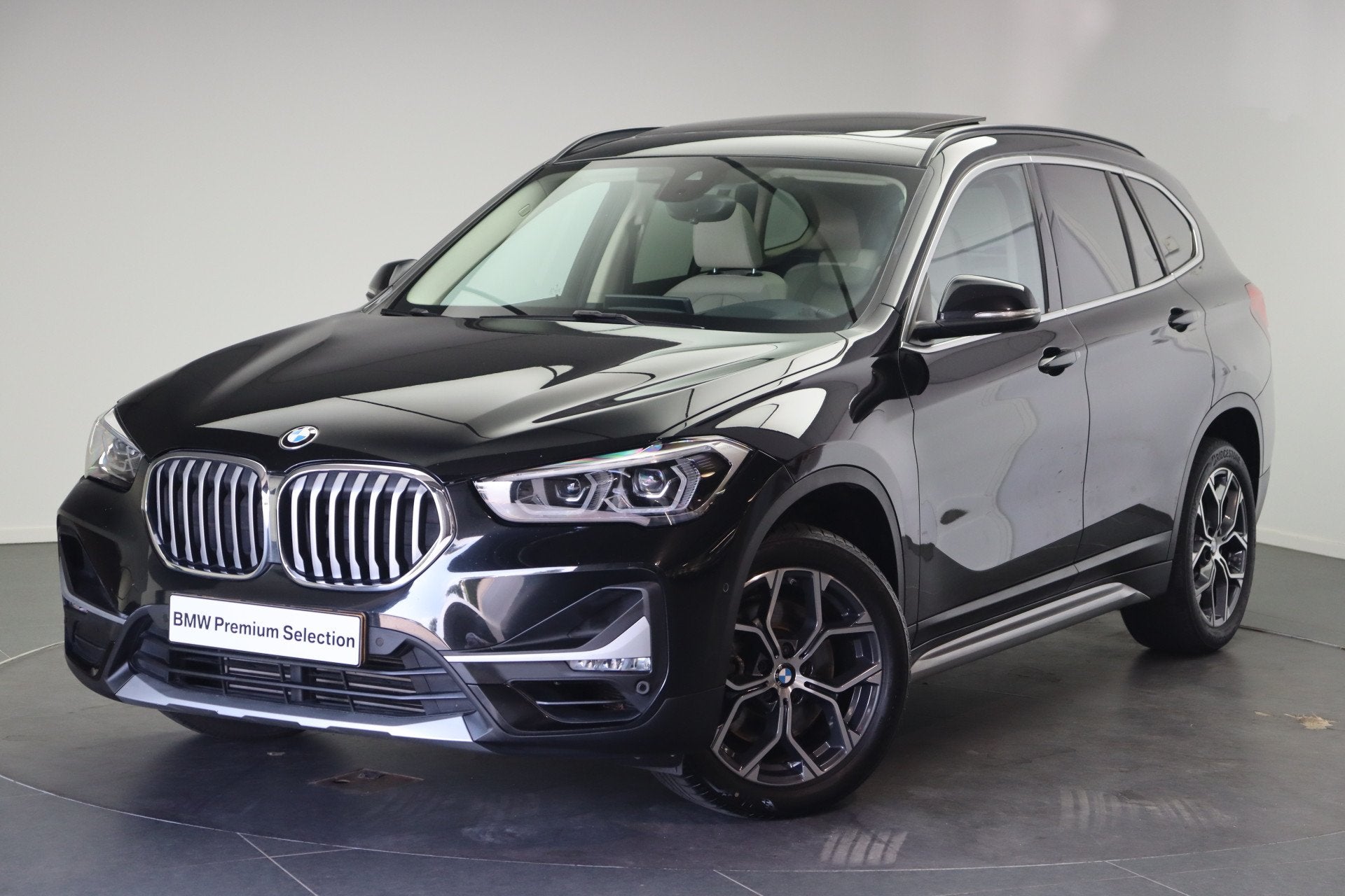 BMW X1 sDrive20i High Executive Automaat / Panoramadak / Spo, 1998 cc, Euro 6, 4 cilinders, Met garantie (alle)