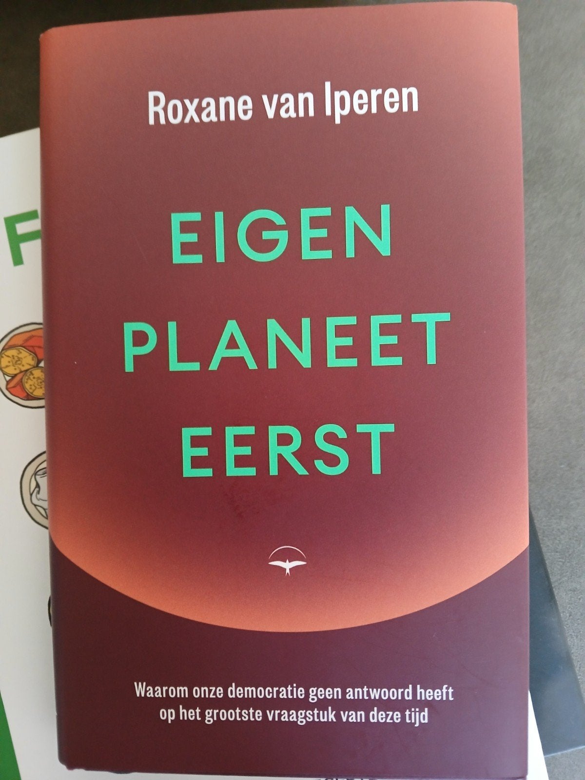 Eigen planeet eerst-Roxane van Iperen, Ophalen of Verzenden, Zo goed als nieuw, Nederland