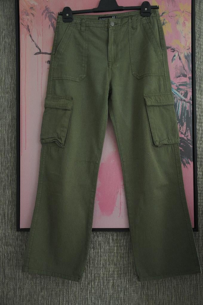 Superleuke groene cargo broek van Stradivarius, mt 40, ZGAN!, Maat 38/40 (M), Ophalen of Verzenden, Zo goed als nieuw, Lang