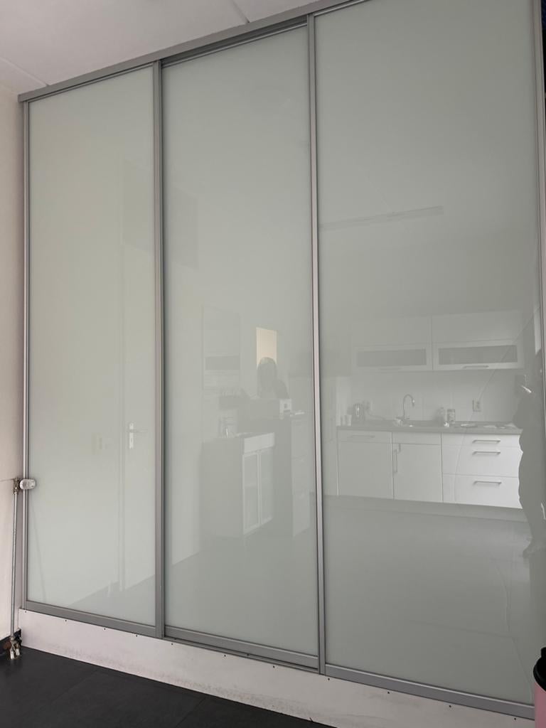 3 Schuifdeuren Klas, 275x90 cm, één licht beschadigd, Huis en Inrichting, Kasten | Kledingkasten, Gebruikt, 200 cm of meer, Met deur(en)