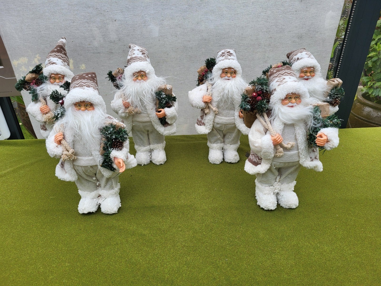 6 stuks nostalgische Kerstmannen in het wit gekleed, 30cm hg, Diversen, Kerst, Ophalen of Verzenden, Zo goed als nieuw