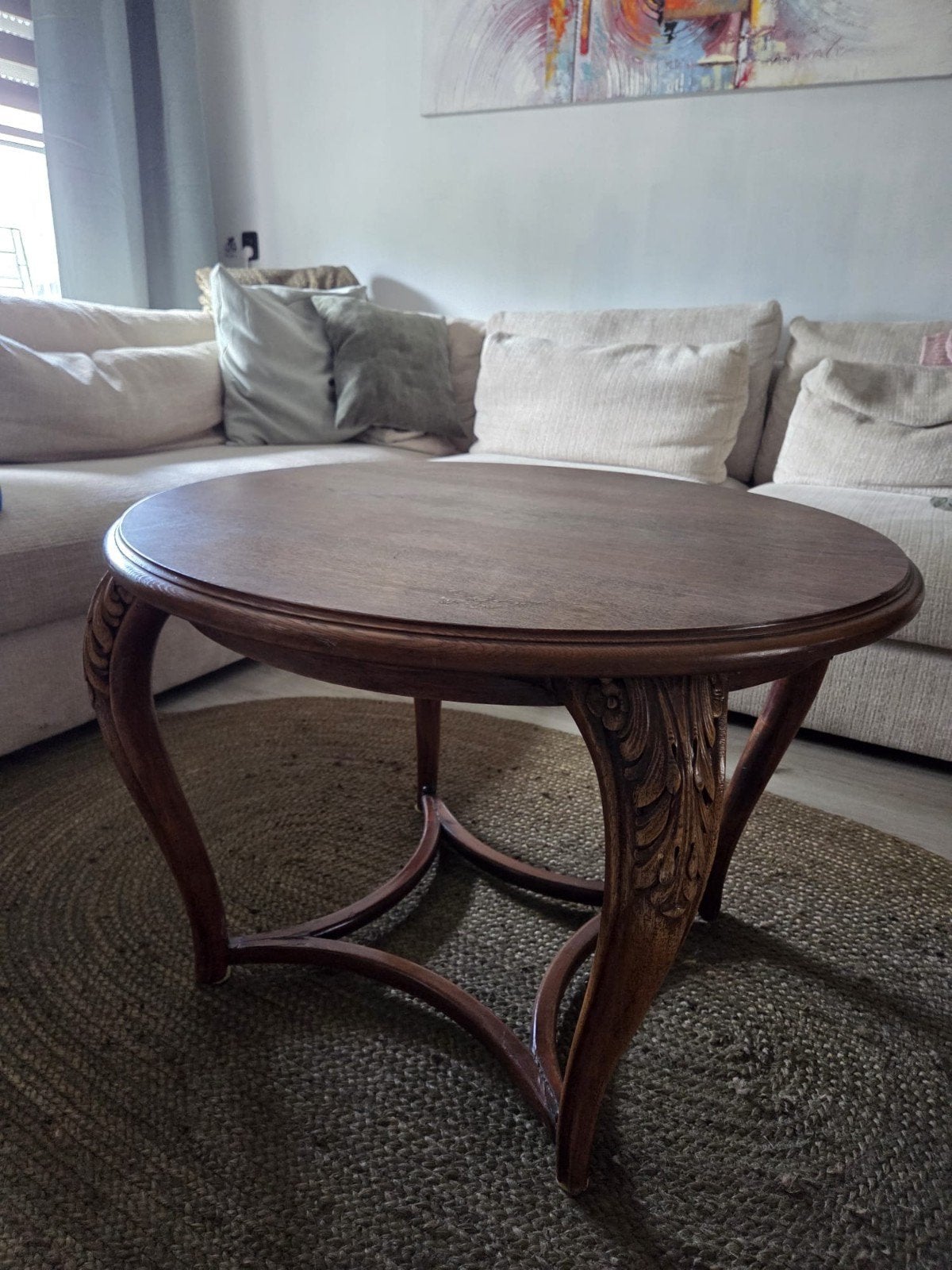 Ronde houten salontafel met sierlijk houtsnijwerk, Ophalen, 50 – 75, Gebruikt, 50 tot 100 cm