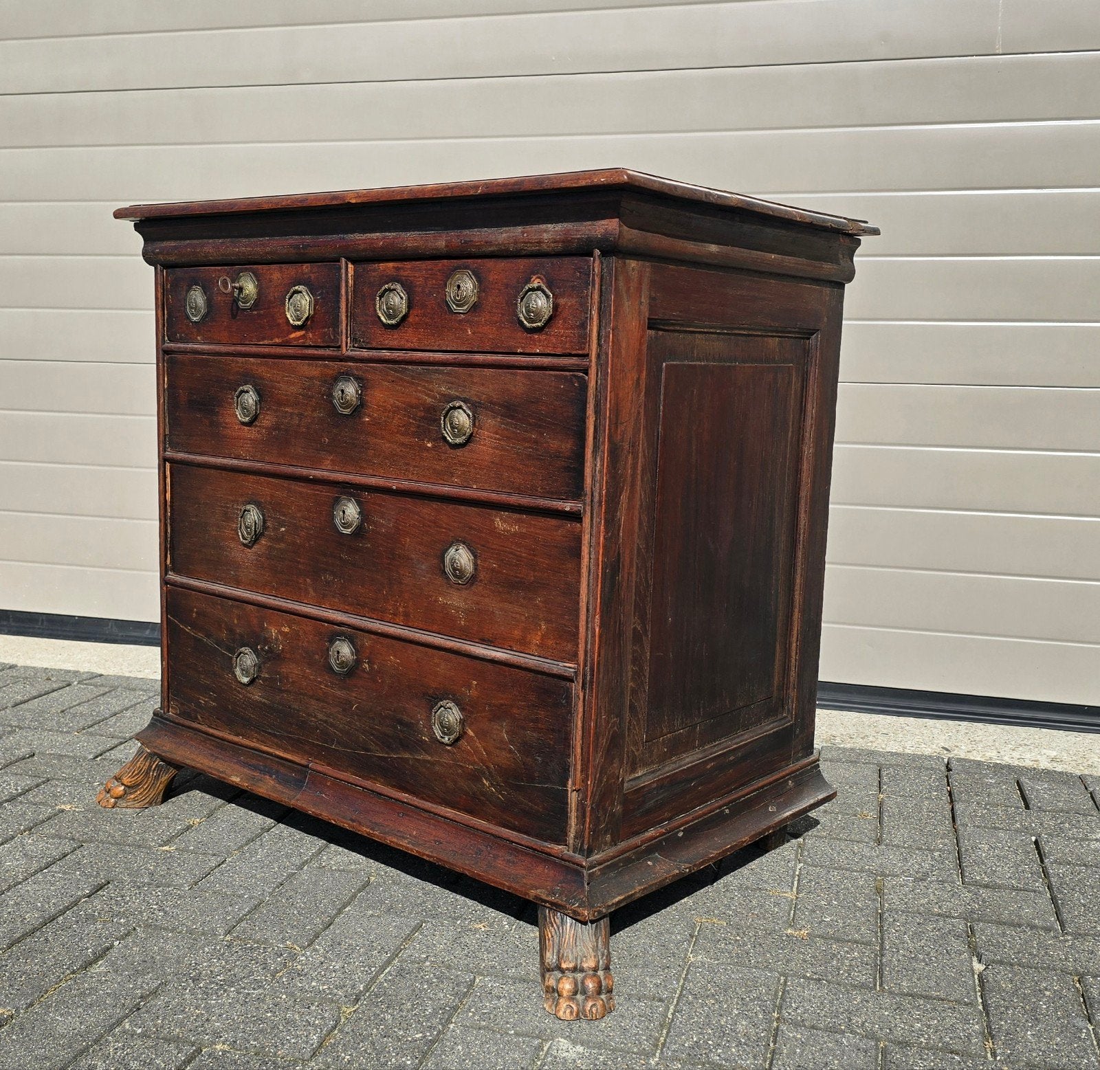 Antieke commode met geheime laden, Ophalen