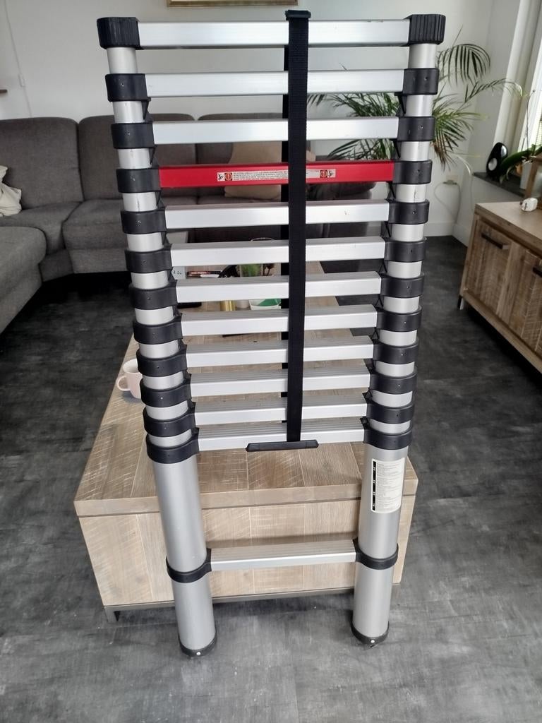 Telescoop ladder 12 treden, 3,88 meter hoog, Ophalen, Zo goed als nieuw, Ladder, Opvouwbaar of Inschuifbaar