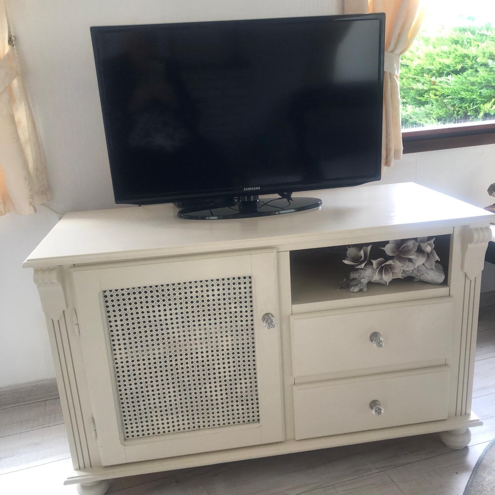 Grenen kastje br 100 cm
Hoog 70cm
Diep 48cm
Op halen in Zand, Ophalen