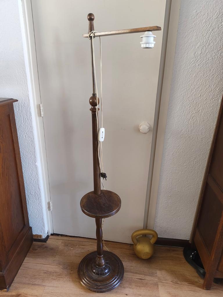 Vintage houten vloerlamp met tafeltje, Ophalen of Verzenden