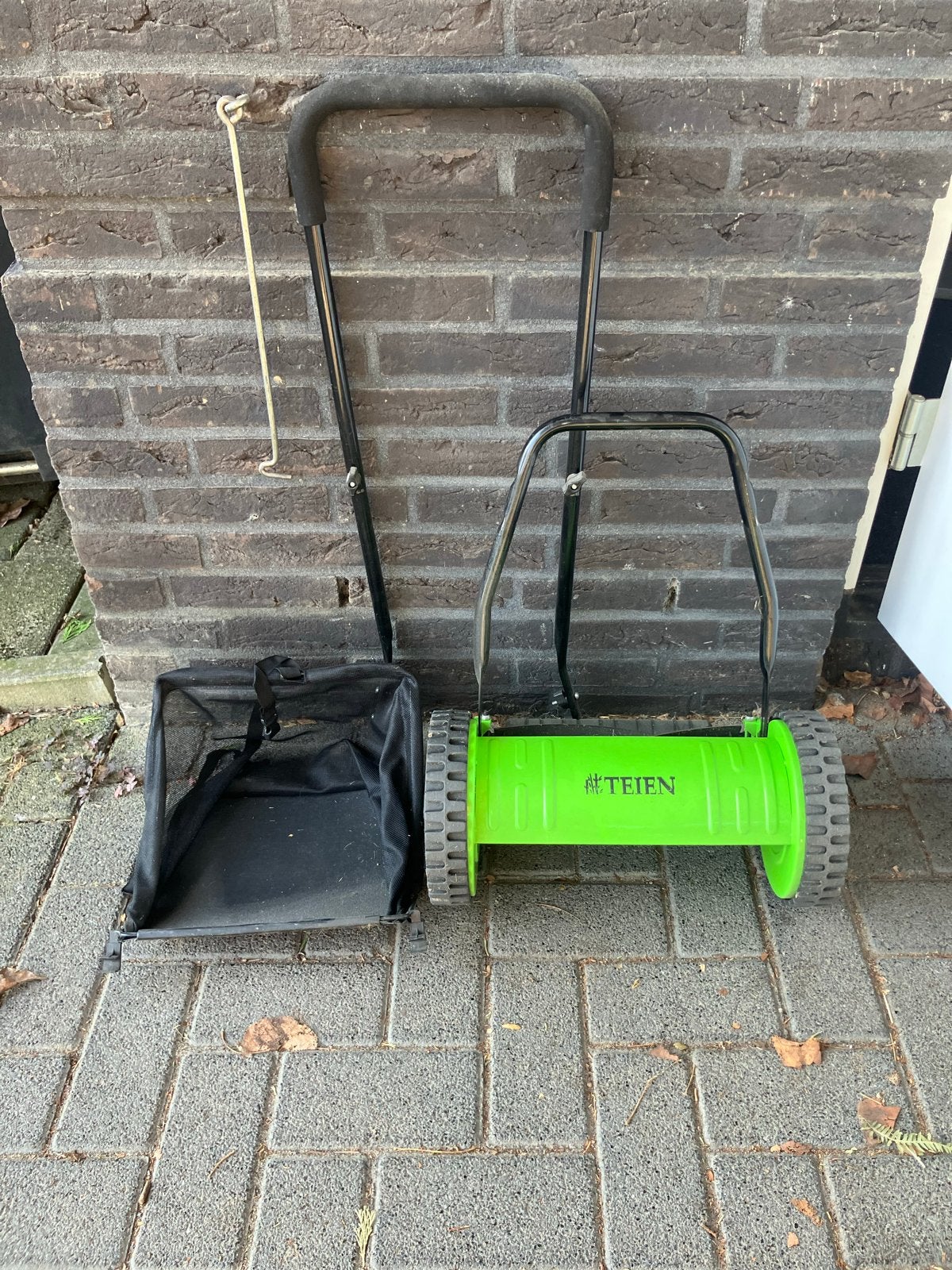 Teien handgrasmaaier met opvangzak - compact en handig, Ophalen, Gebruikt, Handgrasmaaier, Opvangzak