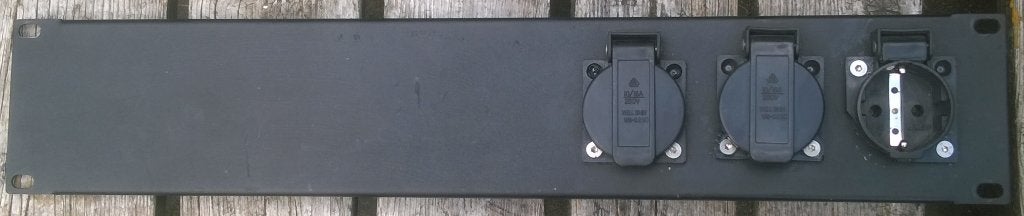 Paneel 19 inch 2HE, 3x shuko, Gebruikt, Ophalen of Verzenden, Nb, Nb