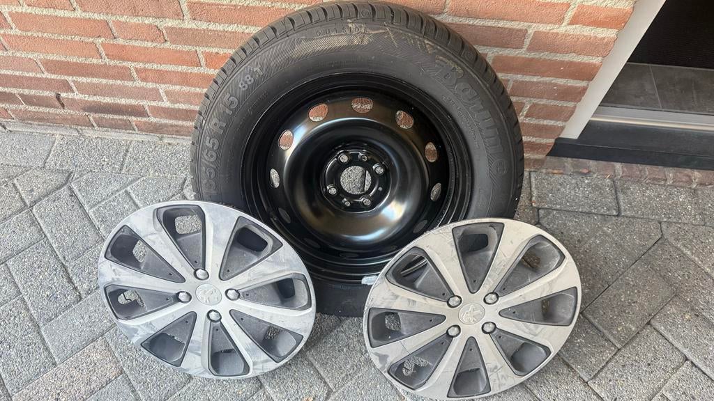 Banden en Velgen 185/65 R15 met wieldoppen, Ophalen, Gebruikt