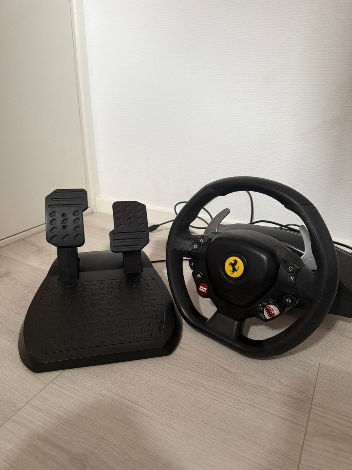 Thrustmaster T80 Ferrari Racing Wheel + Pedalen – PS4 — PS5, Ophalen, Nieuw, Stuur of Pedalen, PlayStation 4