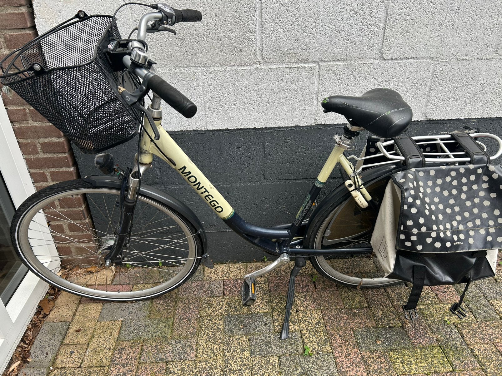 Damesfiets (zonder fietstas), Gebruikt, Versnellingen, Trommelrem, Ophalen