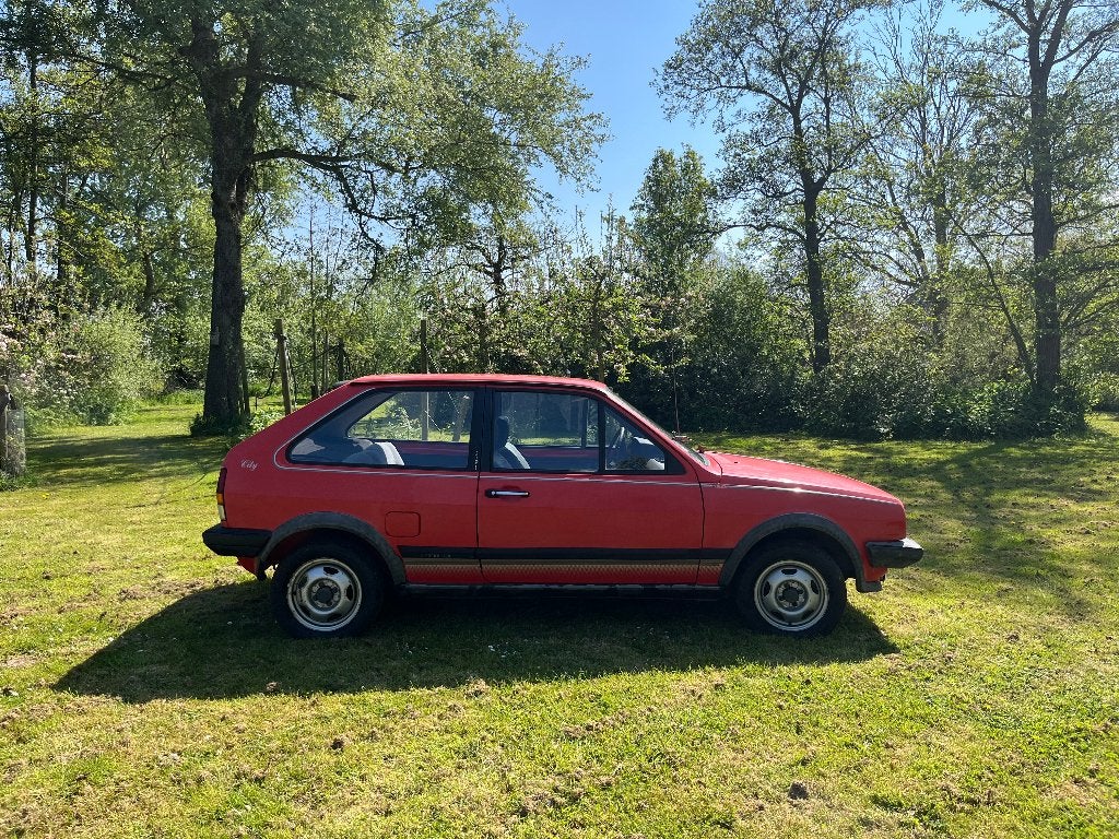 Volkswagen Polo Coupe uit 1986 - APK tot juli 2028, Voorwielaandrijving, 4 cilinders, Origineel Nederlands, Handgeschakeld