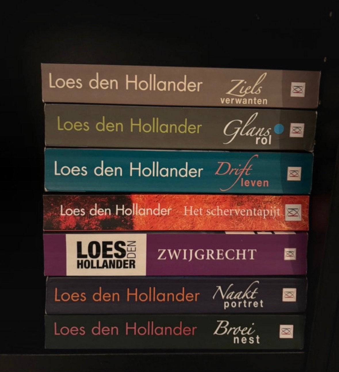 7 boeken loes den hollander, Ophalen of Verzenden, Gelezen