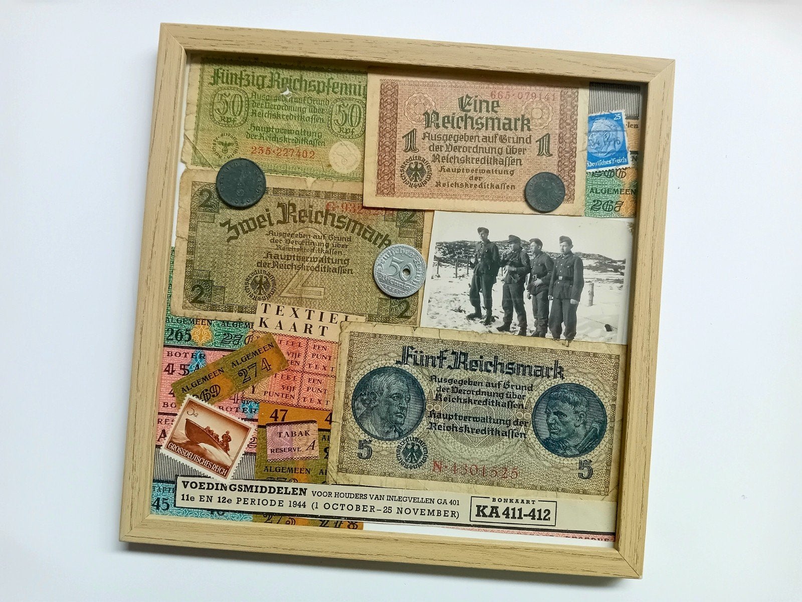 WO2 Ingelijst Display 4x Biljet + Soldaatfoto Bonkaart 1940, Verzamelen, Militaria | Tweede Wereldoorlog, Ophalen of Verzenden