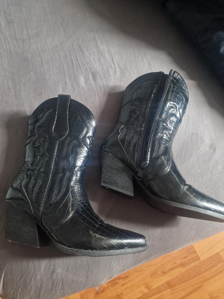 Zwarte cowboy laarsjes maat 40 - amper gedragen, Ophalen of Verzenden, Zo goed als nieuw, Zwart, Lage of Enkellaarzen